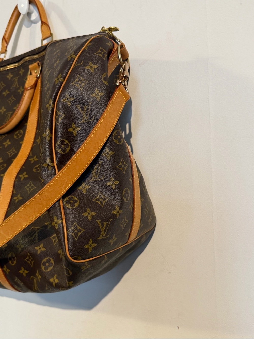 Louis Vuitton Monogram Canvas Travel Bag with Tan Leather Straps - Picture 5 of 16